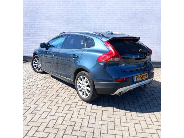 Volvo V40 CROSS COUNTRY 1.5 T3 Polar+ Luxury | Stoelverwarming | Panoramadak | Getint Glas | Parkeercamera | Keyless Entry | Navigatie | Cruise Control | Trekhaak |