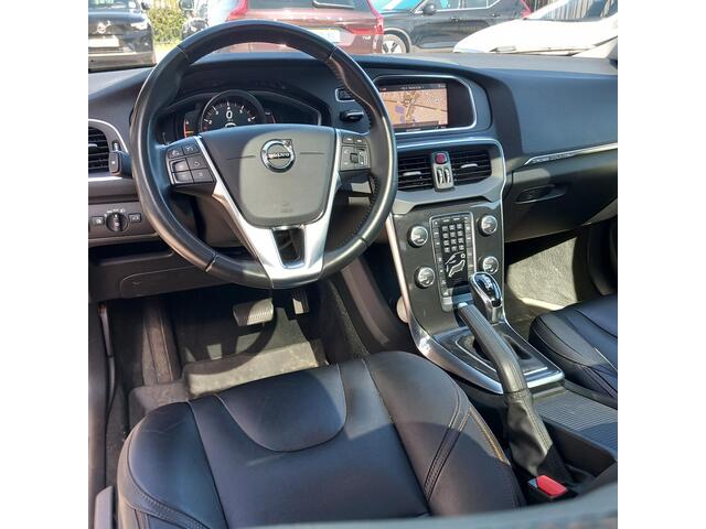 Volvo V40 CROSS COUNTRY 1.5 T3 Polar+ Luxury | Stoelverwarming | Panoramadak | Getint Glas | Parkeercamera | Keyless Entry | Navigatie | Cruise Control | Trekhaak |