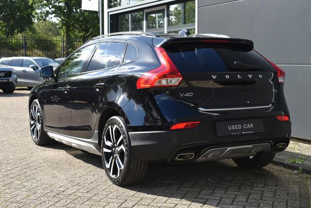 Volvo V40 CROSS COUNTRY T3 Polar+ Luxury Amber Licht interieur | Panoramadak | HarmanKardon Premium Sound | Achterruitrijcamera | KeyLess | Stoelverwarming | Navigatiesysteem | Extra getint glas achter | 18'' lichtmetalen velgen