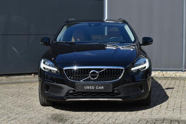 Volvo V40 CROSS COUNTRY T3 Polar+ Luxury Amber Licht interieur | Panoramadak | HarmanKardon Premium Sound | Achterruitrijcamera | KeyLess | Stoelverwarming | Navigatiesysteem | Extra getint glas achter | 18'' lichtmetalen velgen