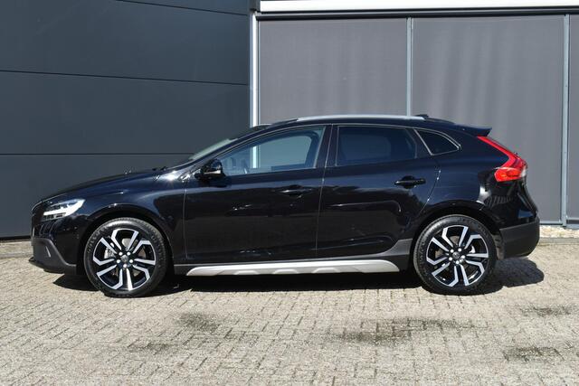 Volvo V40 CROSS COUNTRY T3 Polar+ Luxury Amber Licht interieur | Panoramadak | HarmanKardon Premium Sound | Achterruitrijcamera | KeyLess | Stoelverwarming | Navigatiesysteem | Extra getint glas achter | 18'' lichtmetalen velgen