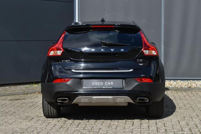 Volvo V40 CROSS COUNTRY T3 Polar+ Luxury Amber Licht interieur | Panoramadak | HarmanKardon Premium Sound | Achterruitrijcamera | KeyLess | Stoelverwarming | Navigatiesysteem | Extra getint glas achter | 18'' lichtmetalen velgen