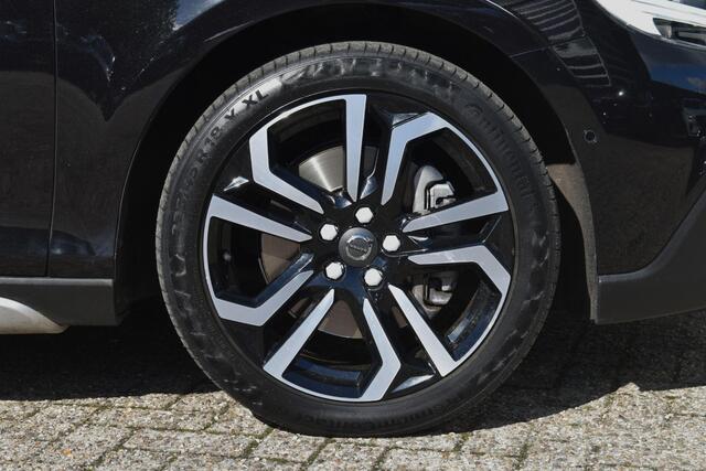 Volvo V40 CROSS COUNTRY T3 Polar+ Luxury Amber Licht interieur | Panoramadak | HarmanKardon Premium Sound | Achterruitrijcamera | KeyLess | Stoelverwarming | Navigatiesysteem | Extra getint glas achter | 18'' lichtmetalen velgen