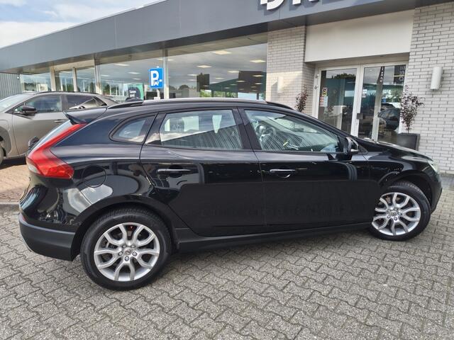 Volvo V40 CROSS COUNTRY 1.5 T3 Summum | Trekhaak | Stoelverwarming | Navi | Sensoren