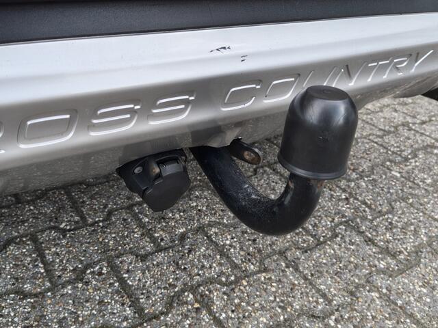 Volvo V40 CROSS COUNTRY 1.5 T3 Summum | Trekhaak | Stoelverwarming | Navi | Sensoren