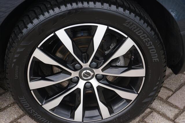Volvo V40 CROSS COUNTRY 1.5 T3 Dynamic Edition Volvo V40 Cross Country 1.5 T3 Edition | Prive Lease v.a. €630 per mnd | Keyless Entry | LED | Parkeersensoren | Stoel verwarming | High Performance audio |