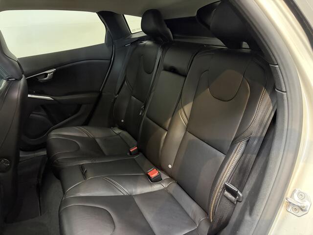 Volvo V40 CROSS COUNTRY T3 153pk AUT6 Nordic+ Trekhaak 1500kg/ Leer/ Stoelverw./ LED/ Navigatie