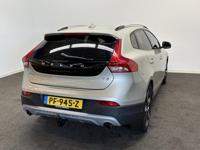 Volvo V40 CROSS COUNTRY T3 153pk AUT6 Nordic+ Trekhaak 1500kg/ Leer/ Stoelverw./ LED/ Navigatie