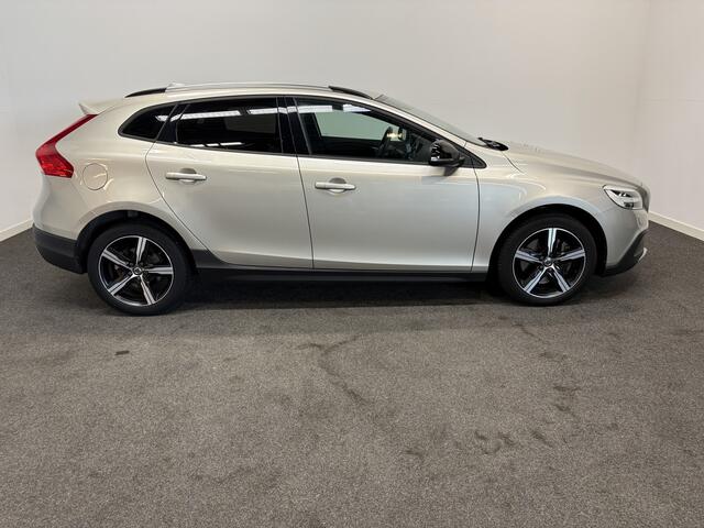 Volvo V40 CROSS COUNTRY T3 153pk AUT6 Nordic+ Trekhaak 1500kg/ Leer/ Stoelverw./ LED/ Navigatie