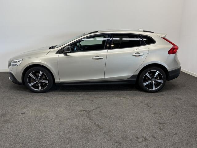 Volvo V40 CROSS COUNTRY T3 153pk AUT6 Nordic+ Trekhaak 1500kg/ Leer/ Stoelverw./ LED/ Navigatie