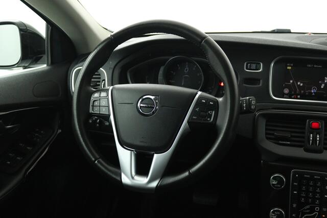 Volvo V40 CROSS COUNTRY 1.5 T3 Dynamic Edition (PANORAMADAK, STOELVERWARMING, CAMERA, NAVIGATIE, PARKEERSENSOREN)