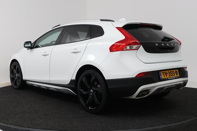 Volvo V40 CROSS COUNTRY 1.5 T3 Dynamic Edition (PANORAMADAK, STOELVERWARMING, CAMERA, NAVIGATIE, PARKEERSENSOREN)