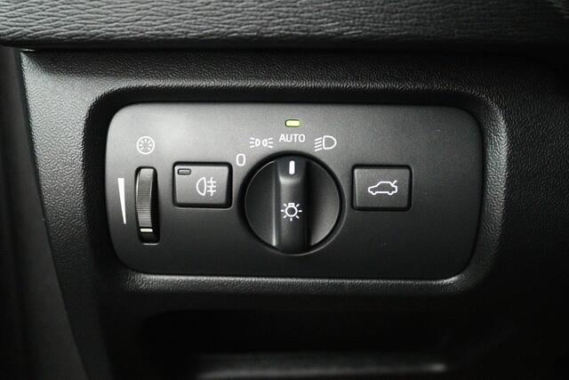 Volvo V40 CROSS COUNTRY 1.5 T3 Dynamic Edition (PANORAMADAK, STOELVERWARMING, CAMERA, NAVIGATIE, PARKEERSENSOREN)