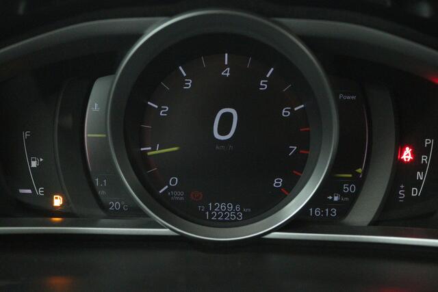 Volvo V40 CROSS COUNTRY 1.5 T3 Dynamic Edition (PANORAMADAK, STOELVERWARMING, CAMERA, NAVIGATIE, PARKEERSENSOREN)