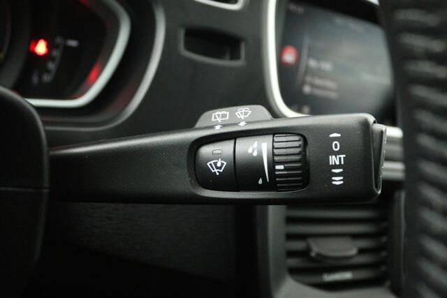 Volvo V40 CROSS COUNTRY 1.5 T3 Dynamic Edition (PANORAMADAK, STOELVERWARMING, CAMERA, NAVIGATIE, PARKEERSENSOREN)