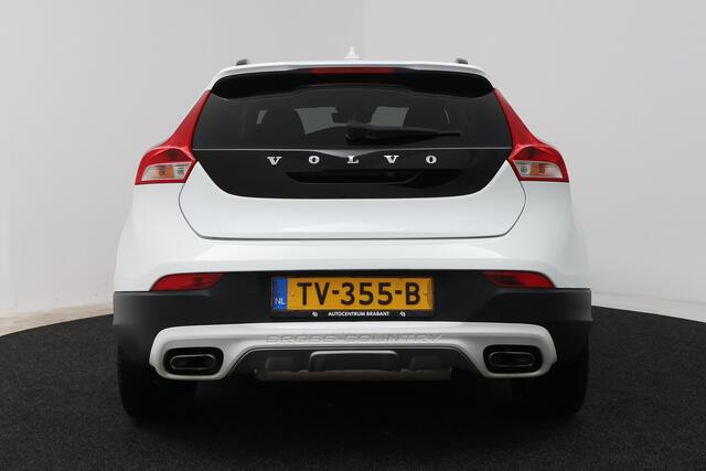 Volvo V40 CROSS COUNTRY 1.5 T3 Dynamic Edition (PANORAMADAK, STOELVERWARMING, CAMERA, NAVIGATIE, PARKEERSENSOREN)