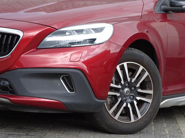 Volvo V40 CROSS COUNTRY 1.5 T3 Nordic+ | automaat | leder | blis | camera |
