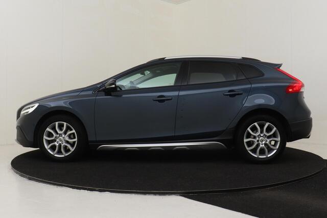Volvo V40 CROSS COUNTRY T3 AUT. POLAR+ LUXURY -PANO.DAK|HARMAN/KARDON|LEDER|CAMERA|KEYLESS|PARK.PILOT|STANDKACHEL|TREKHAAK|17"