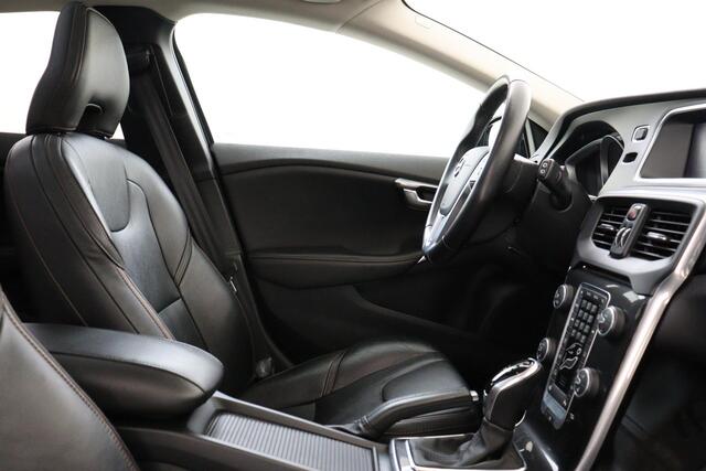 Volvo V40 CROSS COUNTRY T3 AUT. POLAR+ LUXURY -PANO.DAK|HARMAN/KARDON|LEDER|CAMERA|KEYLESS|PARK.PILOT|STANDKACHEL|TREKHAAK|17"