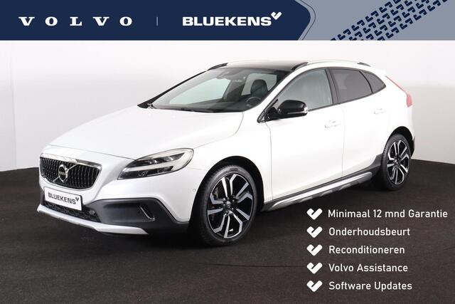Volvo V40 CROSS COUNTRY T3 Polar Plus Luxury - Panoramadak - Leder - DAB - Parkeerverwarming - Camera achter - All-Season banden - Climate Control - Cruise Control - Parkeersensoren voor & achter - Keyless Entry - Getint glas v.a. B-stijl - Harman/Kardon - Bluekens onderhouden - 18' LMV 'Metallah'