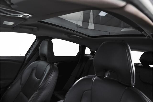 Volvo V40 CROSS COUNTRY 1.5 T3 150 PK Polar+ Luxury - Automaat Orig. NL | Panodak | Adapt. Cruise | Harman/Kardon | Stoelverw. | Standkachel | PDC | Camera | NAV | ECC | Afn.Trekhaak | LM 17" |