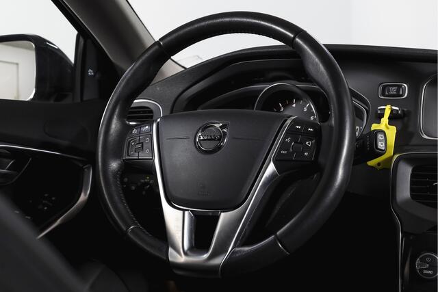 Volvo V40 CROSS COUNTRY 1.5 T3 150 PK Polar+ Luxury - Automaat Orig. NL | Panodak | Adapt. Cruise | Harman/Kardon | Stoelverw. | Standkachel | PDC | Camera | NAV | ECC | Afn.Trekhaak | LM 17" |