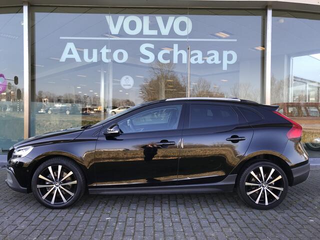 Volvo V40 CROSS COUNTRY 1.5 T3 Polar+ Luxury Automaat | Rijklaar incl 12 mnd Bovag | Panoramadak DAB Camera Trekhaak Keyless