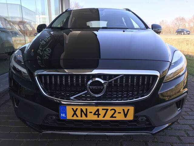 Volvo V40 CROSS COUNTRY 1.5 T3 Polar+ Luxury Automaat | Rijklaar incl 12 mnd Bovag | Panoramadak DAB Camera Trekhaak Keyless