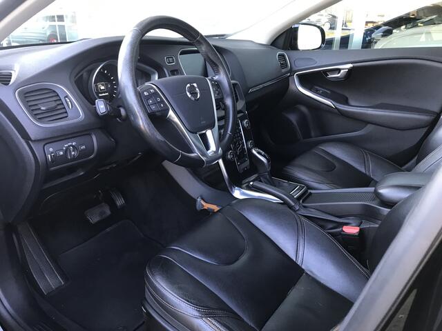 Volvo V40 CROSS COUNTRY 1.5 T3 Polar+ Luxury Automaat | Rijklaar incl 12 mnd Bovag | Panoramadak DAB Camera Trekhaak Keyless