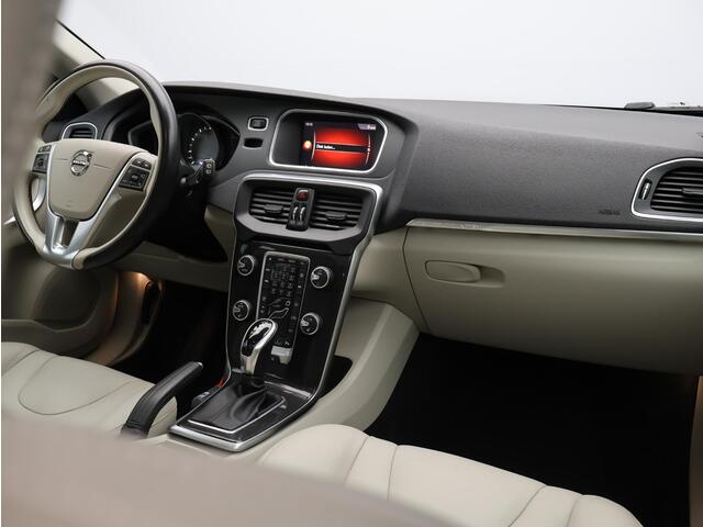 Volvo V40 CROSS COUNTRY T3 152PK Edition+ / Adaptive Cruise / BLIS / Leder / Parkeerverwarming / Panoramisch Dak / Stoelverwarming / – foto 3