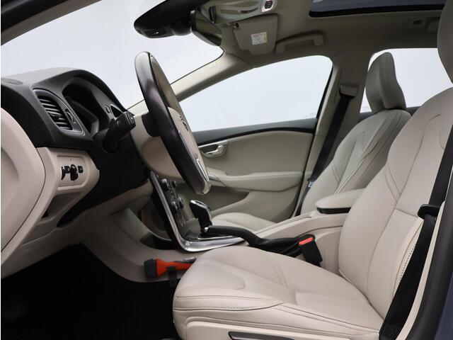Volvo V40 CROSS COUNTRY T3 152PK Edition+ / Adaptive Cruise / BLIS / Leder / Parkeerverwarming / Panoramisch Dak / Stoelverwarming / – foto 7
