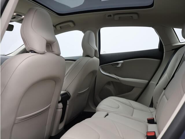 Volvo V40 CROSS COUNTRY T3 152PK Edition+ / Adaptive Cruise / BLIS / Leder / Parkeerverwarming / Panoramisch Dak / Stoelverwarming / – foto 8