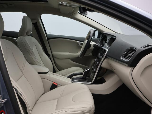 Volvo V40 CROSS COUNTRY T3 152PK Edition+ / Adaptive Cruise / BLIS / Leder / Parkeerverwarming / Panoramisch Dak / Stoelverwarming / – foto 10