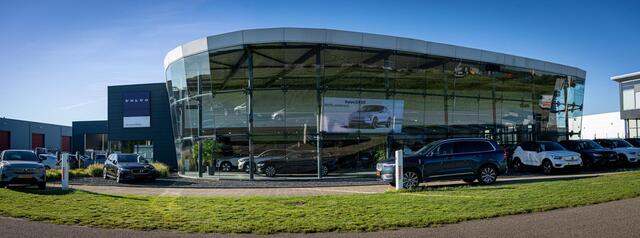 Volvo V40 CROSS COUNTRY T3 Dynamic Edition - LED koplampen - Navigatie - Verwarmbare voorstoelen - Trekhaak – foto 2