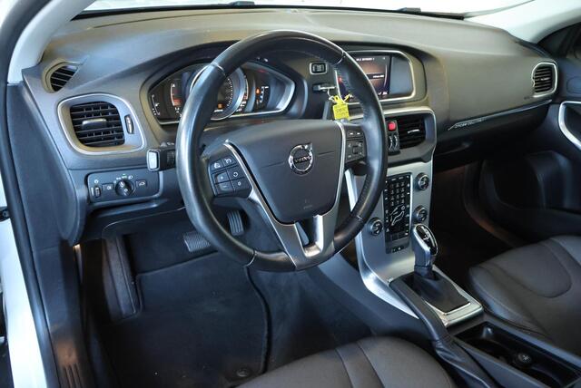 Volvo V40 CROSS COUNTRY T3 Automaat Edition+ | Afneembare trekhaak | Stoelverwarming | Navigatie | Volvo on Call | Climate control | Parkeersensoren achter | High performance audio | Dealeronderhouden – foto 2