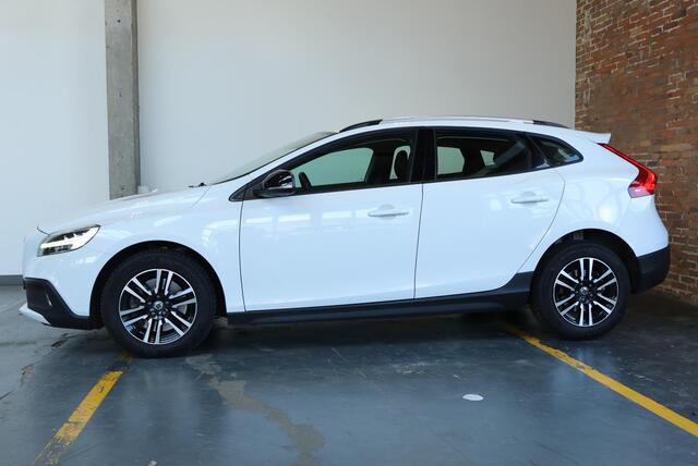 Volvo V40 CROSS COUNTRY T3 Automaat Edition+ | Afneembare trekhaak | Stoelverwarming | Navigatie | Volvo on Call | Climate control | Parkeersensoren achter | High performance audio | Dealeronderhouden – foto 6