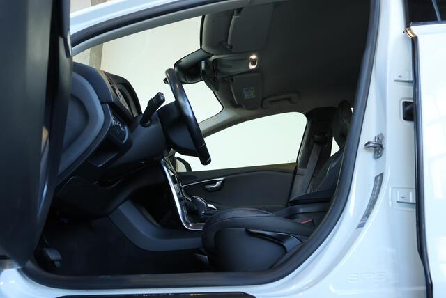 Volvo V40 CROSS COUNTRY T3 Automaat Edition+ | Afneembare trekhaak | Stoelverwarming | Navigatie | Volvo on Call | Climate control | Parkeersensoren achter | High performance audio | Dealeronderhouden – foto 9