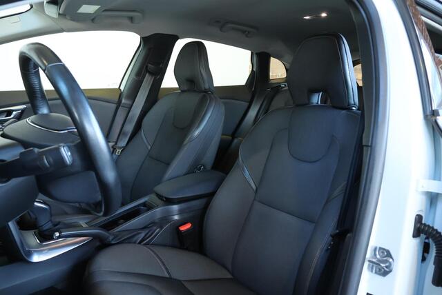 Volvo V40 CROSS COUNTRY T3 Automaat Edition+ | Afneembare trekhaak | Stoelverwarming | Navigatie | Volvo on Call | Climate control | Parkeersensoren achter | High performance audio | Dealeronderhouden – foto 10