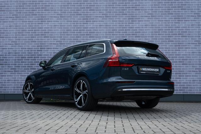 Volvo V60 T6 Recharge AWD Ultra Bright | Longe Range | Google | Massage | 360 Camera | Alarm | Schuif-/Kanteldak | Adaptieve Cruise | Pilot Assist | Head-Up Display | Keyless | 19" LM