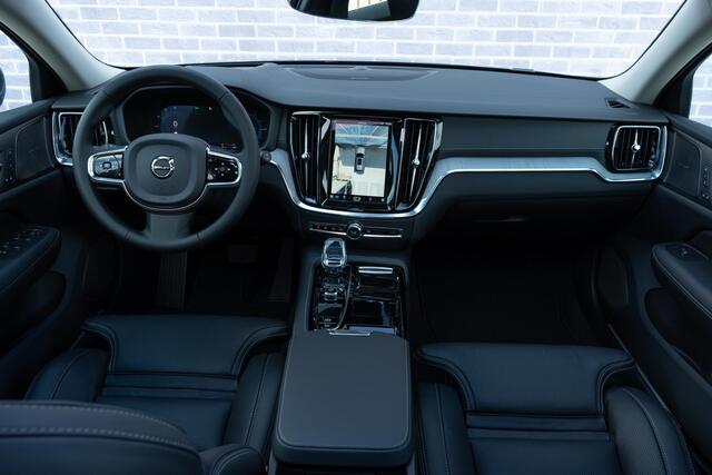 Volvo V60 T6 Recharge AWD Ultra Bright | Longe Range | Google | Massage | 360 Camera | Alarm | Schuif-/Kanteldak | Adaptieve Cruise | Pilot Assist | Head-Up Display | Keyless | 19" LM