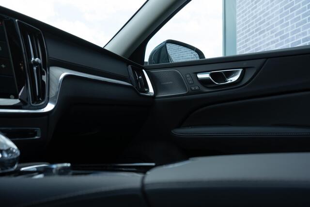 Volvo V60 T6 Recharge AWD Ultra Bright | Longe Range | Google | Massage | 360 Camera | Alarm | Schuif-/Kanteldak | Adaptieve Cruise | Pilot Assist | Head-Up Display | Keyless | 19" LM
