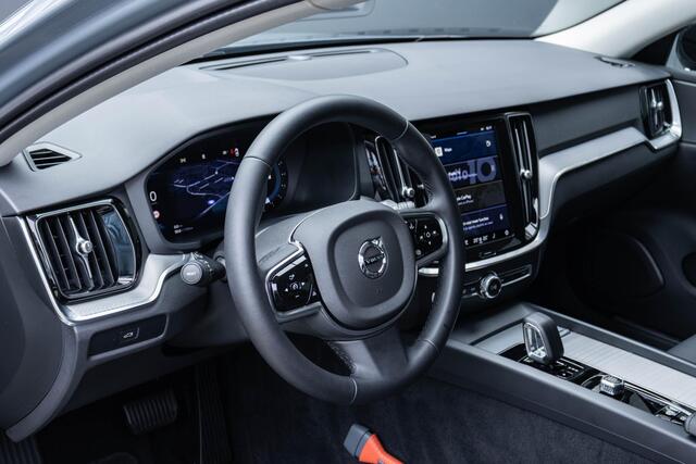 Volvo V60 B4 Automaat Plus Dark | Adaptive Cruise Control | Blind Spot | Elektrisch bedienbare voorstoelen | Keyless Entry | Stoel- en stuurverwarming | Verwarmde Achterbank | Semi Elektrische Trekhaak