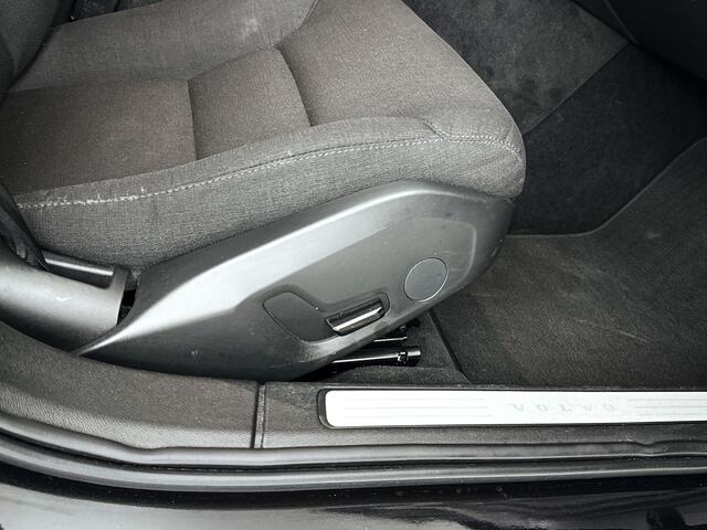 Volvo V60 B3 Aut. Momentum R-Design Styling | Parkeercamera | Trekhaak