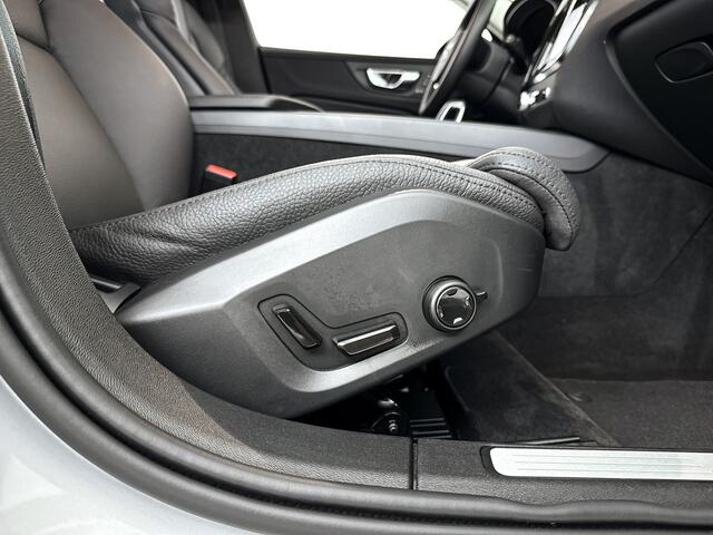 Volvo V60 B4 Plus Dark | Leder | Trekhaak | Driver Assist