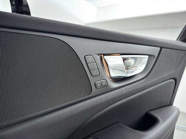 Volvo V60 B4 Plus Dark | Leder | Trekhaak | Driver Assist