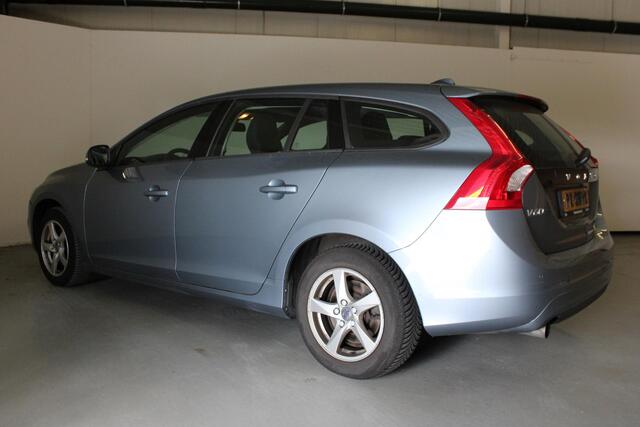 Volvo V60 1.5 T3 Polar Navi | LMV | Clima | Cruise | PDC | Bluetooth