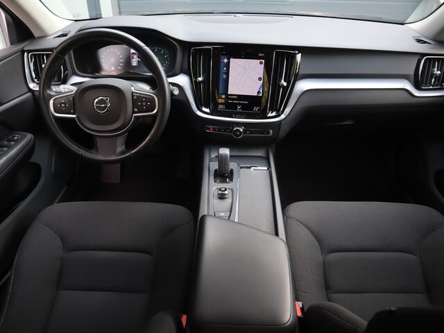 Volvo V60 2.0 B3 Momentum Advantage / Camera / Trekhaak