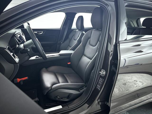 Volvo V60 B4 Plus Dark | Parkeercamera | Stoel- en stuurverwarming | Trekhaak