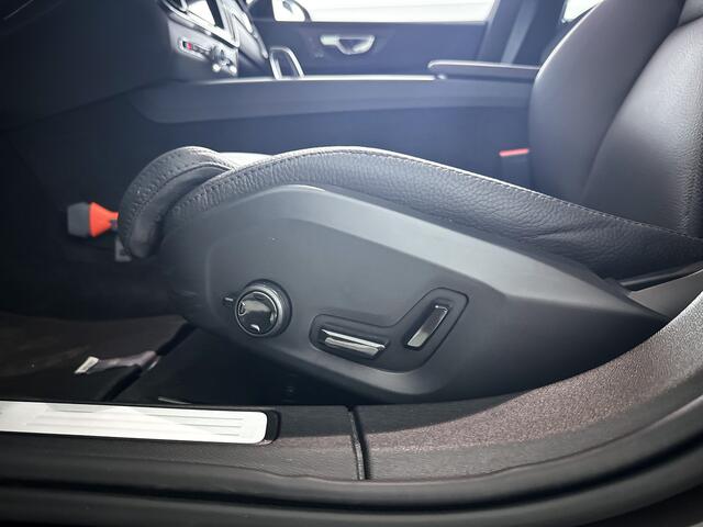 Volvo V60 B4 Plus Dark | Parkeercamera | Stoel- en stuurverwarming | Trekhaak