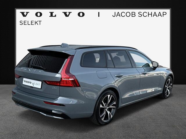 Volvo V60 2.0 B4 Plus Dark / Panoramadak / Lighting Pack / Trekhaak / Extra getint glas /